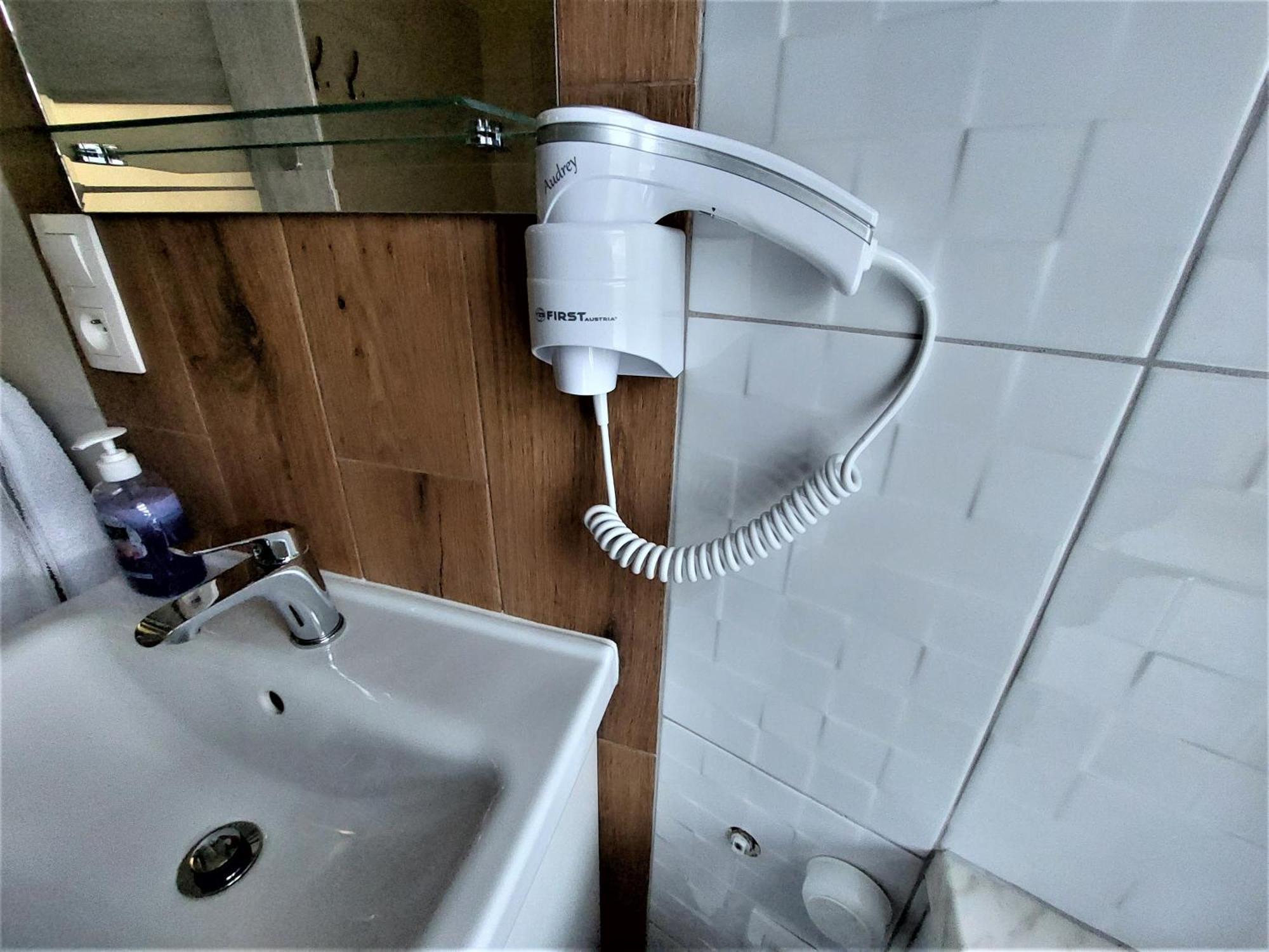 Maja Pokoje Z Widokiem Kameralna Agroturystyka Na Pogorzu Izerskim Z Sauna I Jacuzzi (Adults Only) Mirsk Luaran gambar